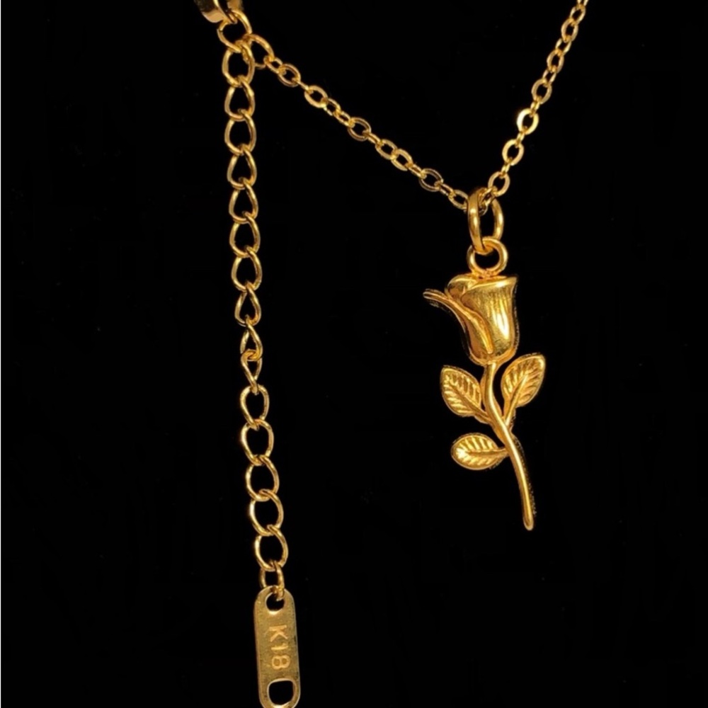 👙$5 Clear Out Sale👛 
Gold Rose Floral Pendant Necklace with Adjustable Chain